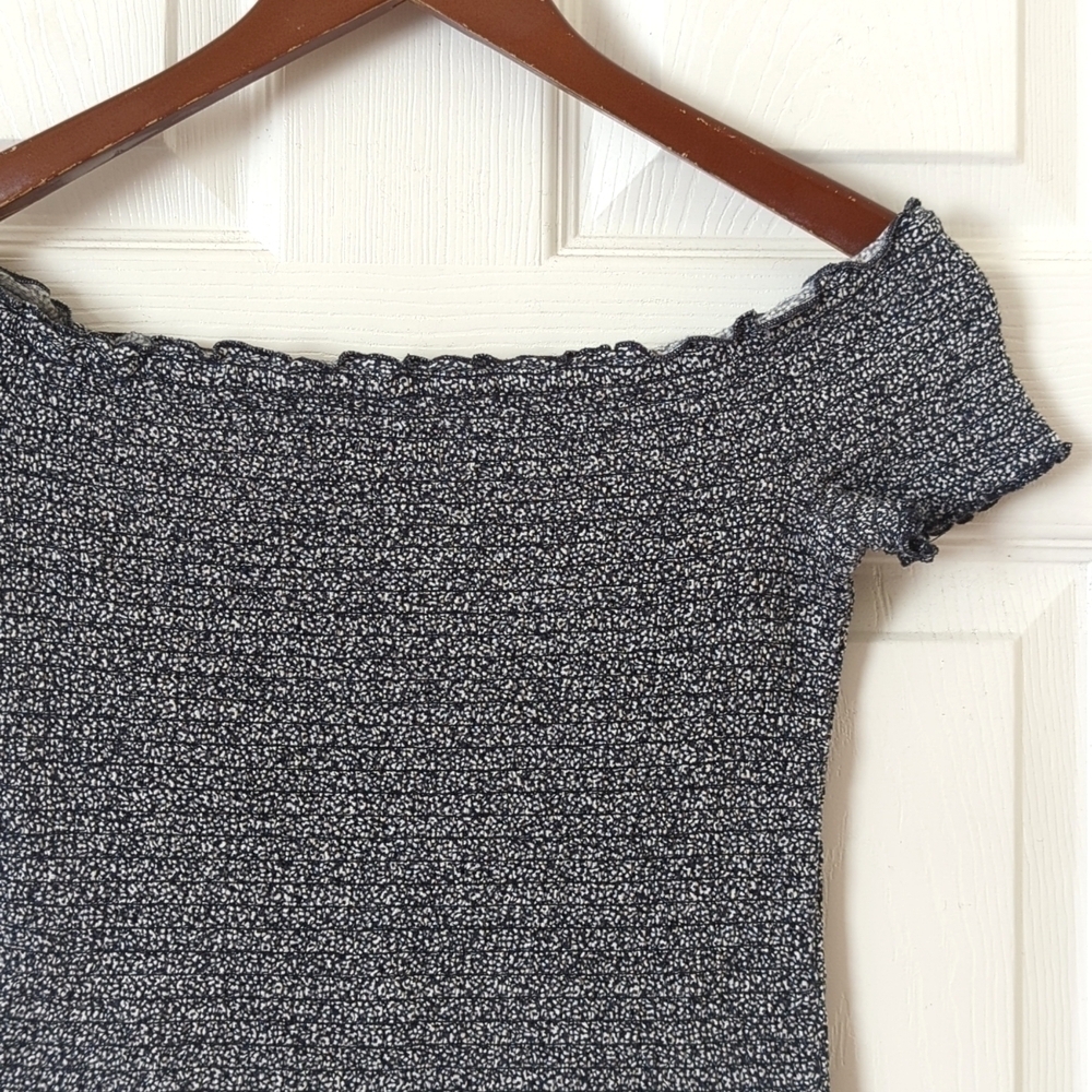 Abercrombie & Fitch Static Printed Smocked Off The Shoulder Crop Top Navy Medium - Picture 8 of 8